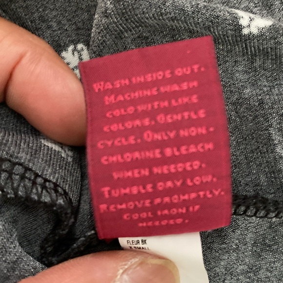 Tops - Picture 5 of 5